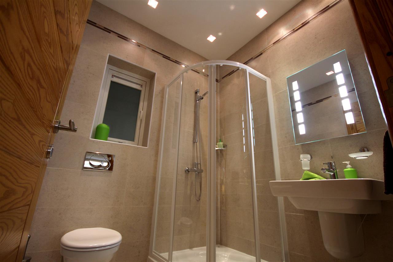 Spacious and luxury en-suite with shower